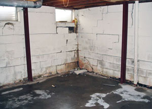 A failed, rusty i-beam foundation wall system installed in Niagara-on-the-Lake.